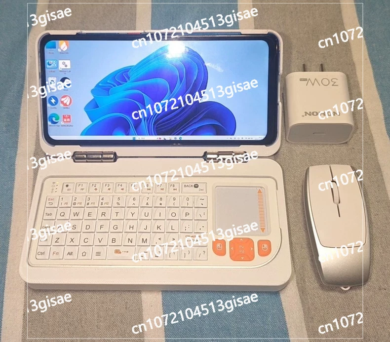 جهاز كمبيوتر محمول بشاشة 6 بوص - مراجعة Retro Gaming Keyboard وسعره